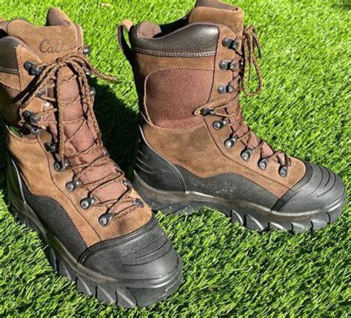 How do you loosen tight boots?
