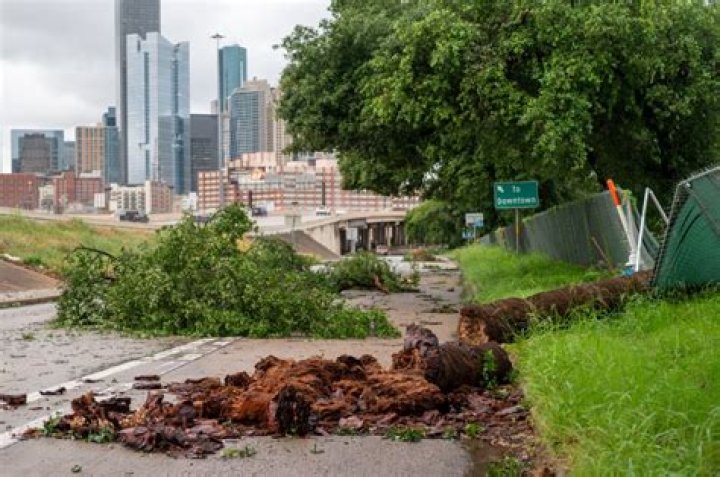 How much damage did the derecho cause?