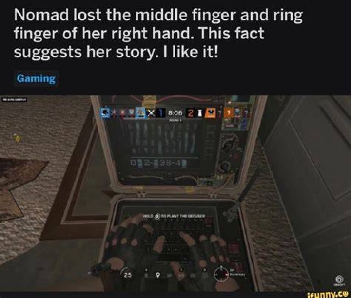 Is Nomad missing a finger?