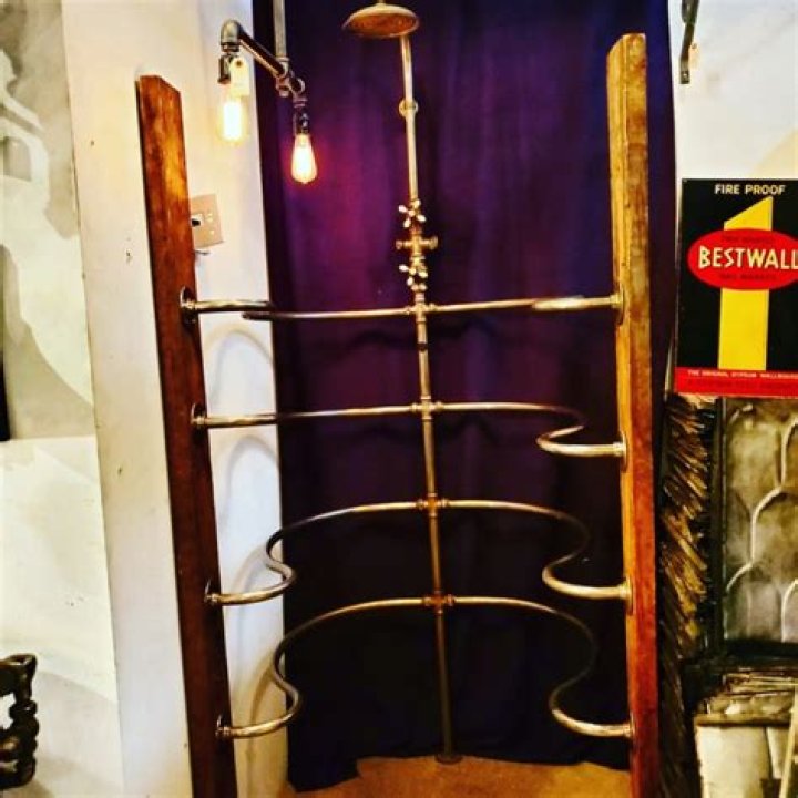 What is a ribcage shower?