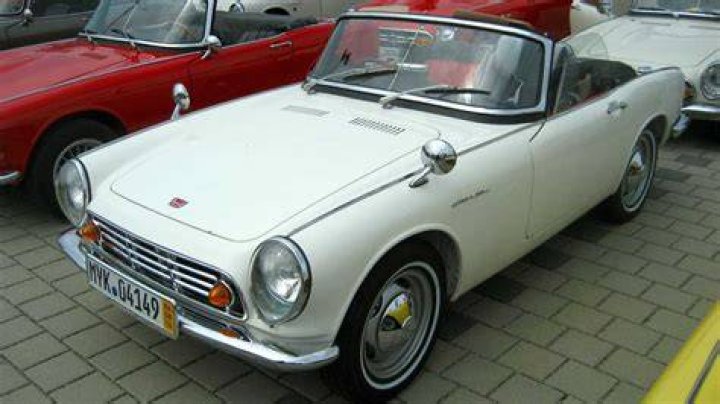 What is the highest revving Honda engine?