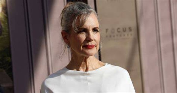 What is wrong with Cora Crawley?